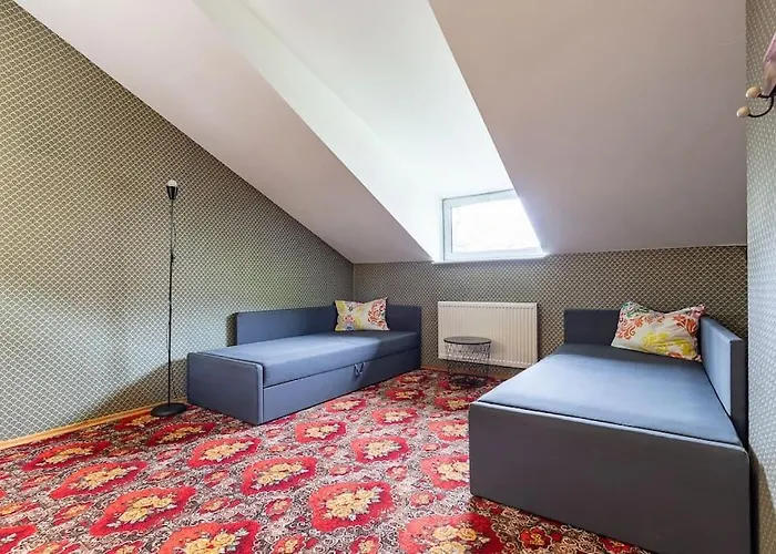 New House, Private Garden & Parking City Center