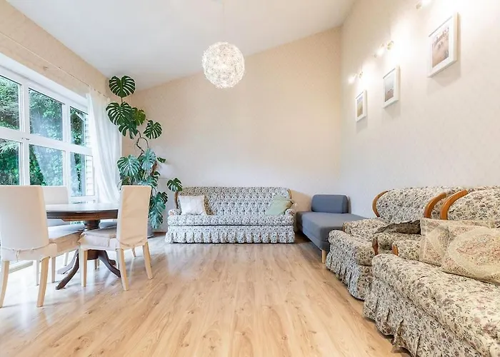 New House, Private Garden & Parking City Center